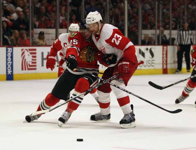 Red Wings Stop Blackhawks on Final Day