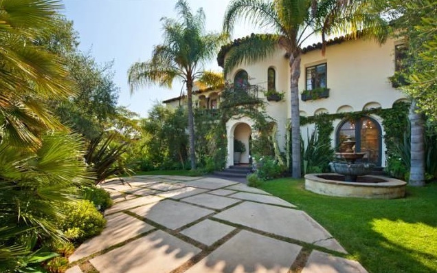Kate Walsh Slashes Price of L.A. Digs 