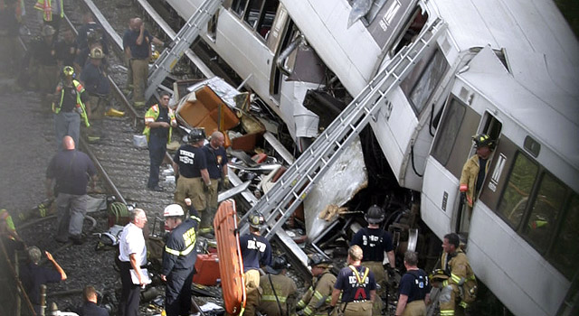 Dramatic Photos: Deadly D.C. Metro Train Crash