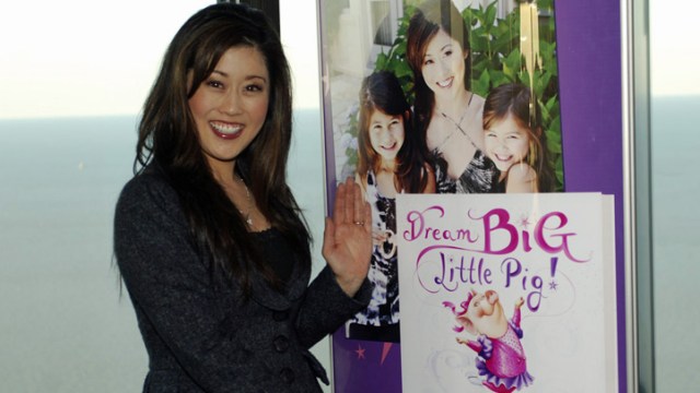 PHOTOS: Kristi Yamaguchi Skates into Chicago