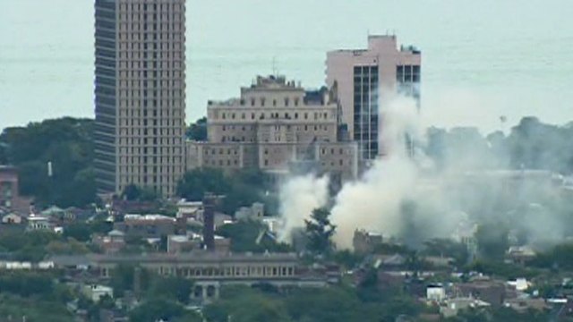 PHOTOS: Lincoln Park Building Collapses in Fire