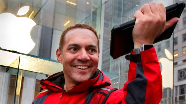 Apple's New iPad Sales Hot