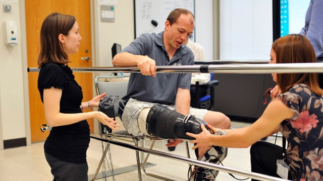 Man With Bionic Leg to Tackle Willis Tower Stairs