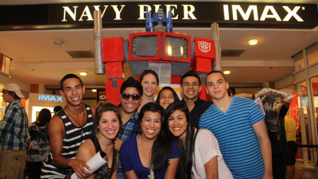 Chicagoans Line Up to See Tranformers 3