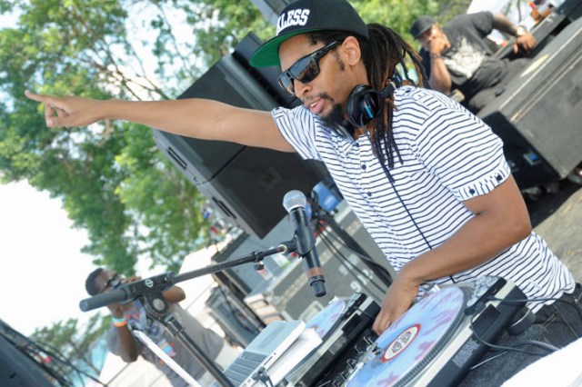 PHOTOS: Volleywood Crunks Up the Beach