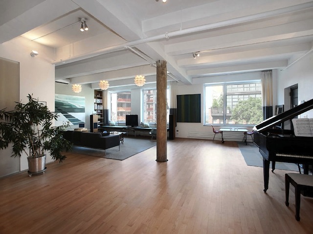 Director Darren Aronofsky Scopes Out Downtown Loft