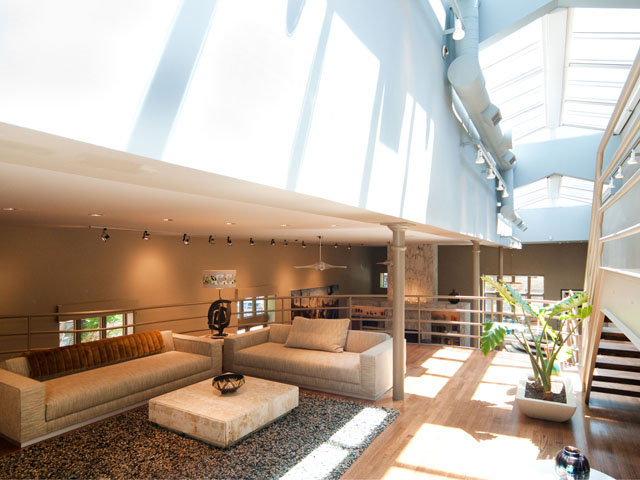 Inside R. Kelly's Notorious Former Home 