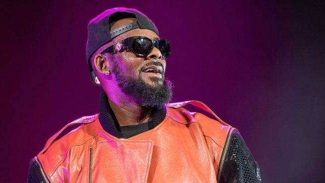 R. Kelly Accused of Brainwashing Women in'Cult: Report