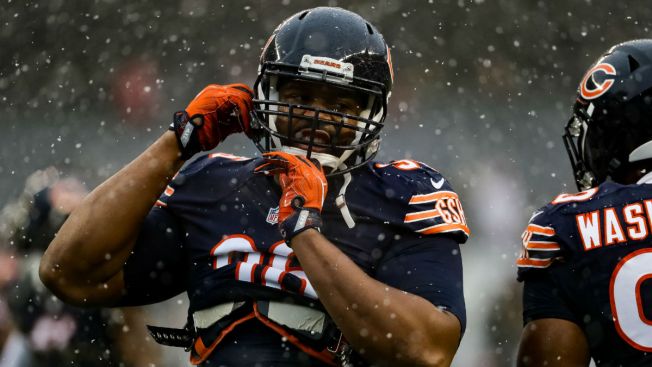 Chicago Bears Sign Akiem Hicks to Lucrative Extension, Reports Say Chicago Bears Sign Akiem Hicks to Lucrative Extension, Reports Say