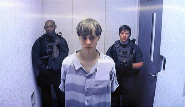 Dylann Roof gets first real test as attorney in hearing
