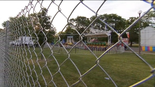 Chicago police unexpectedly shut down the Puerto Rican Fest for several hours, angering festival-goers and prompting criticism from organizers. Lauren Jiggetts reports.