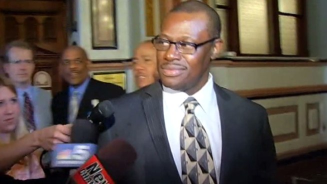 Rep. Derrick Smith, indicted on federal bribery charges, says he's an innocent man and won't step down. Kim Vatis reports.
