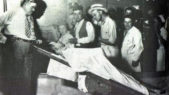 Dillinger's "Private" Enemy Goes Public