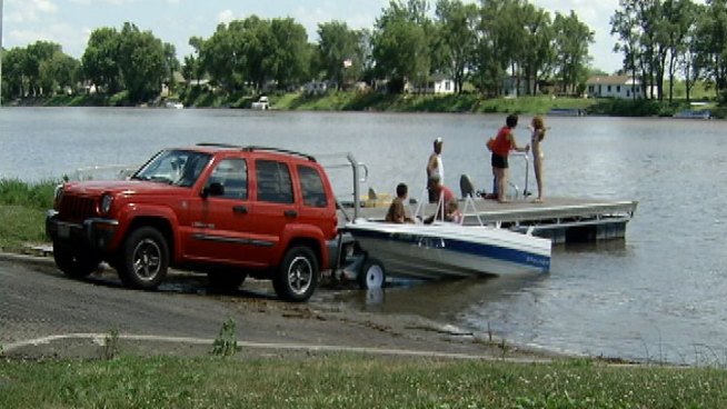 There are more than 300 state parks and wildlife areas throughout the state, but visitors to those areas this summer may find campgrounds that are closed, roads that are in disrepair and boat docks in dry dock. Carol Marin reports.