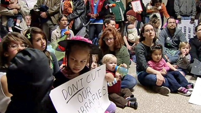 http://media.nbcbayarea.com/images/Library_protest_722x406_2163110078.jpg