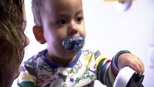 Just five months after receiving a kidney from a stranger, complications forced doctors to remove the donated organ.Now 2-year-old <a title=