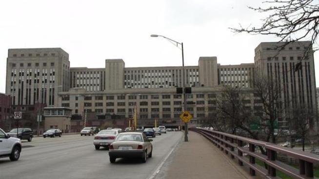 Amtrak leaders say pollution from the building threatens Union Station commuters.