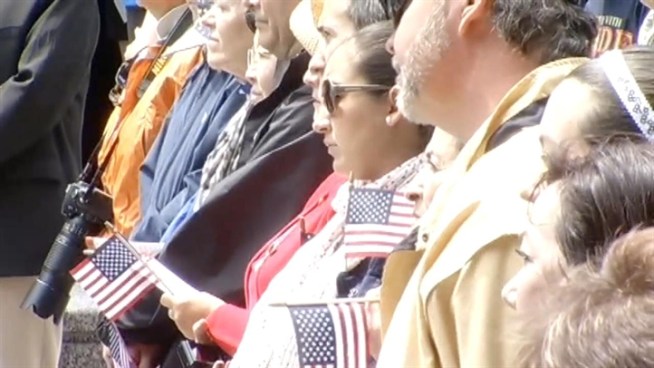 Before the Parade march began, CIA Director David Petraeus, Mayor Rahm Emanuel, and Gov. Pat Quinn joined to in Daley Plaza for a ceremony to recognize the names fallen service men along with their families. Michelle Relerford reports.