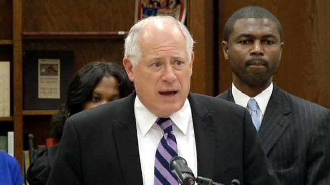 http://media.nbcbayarea.com/images/WEBQUINNSIGNING_6639347_722x406_2050700777.jpg