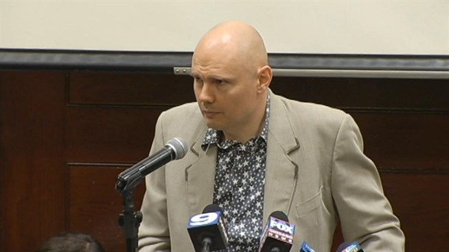 Smashing Pumpkins frontman joins a movement to bring attention to kids concussions.