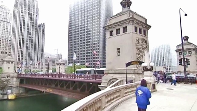 Every day, thousands of people walk by it, even take pictures of it. But few know there?s a museum  inside one of the bridgehouses at Michigan and Wacker, let alone plan to spend the night here.