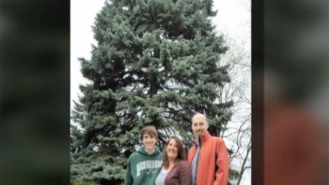 Don and Klaudia Spangler are giving up with giant Colorado spruce as winners of the City of Chicagoâ??s official Christmas tree.