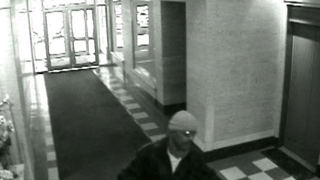 A man tied up a jewelry store employee during an armed robbery in Evanston on Tuesday morning.