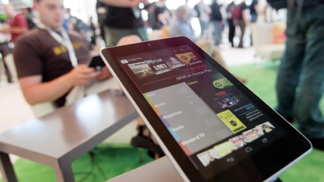 Google jumped head first into the tablet game Wednesday, announcing its Nexus 7 tablet at its developer's conference in San Francisco. The latest on Google Glass and Jellybean was also discussed. CNBC's Jon Fortt reports.
