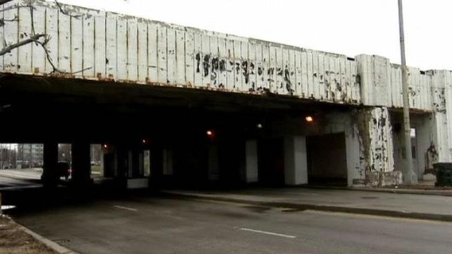 Nearly 2,300 bridges in <a title=