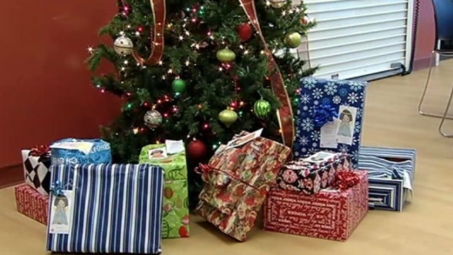 In a season usually full of giving hearts and open pocketbooks, Chicago's Salvation Army branches are hurting for holiday donations.