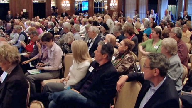 Hundreds of Streeterville residents packed a downtown ballroom to talk to those in the know about safety and security during this month's NATO Summit. Dick Johnson reports.