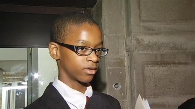 Leaders of the west campus of Urban Prep Academy met with parents Thursday night to discuss how to combat the groups of young men who are fighting and robbing students at gunpoint.