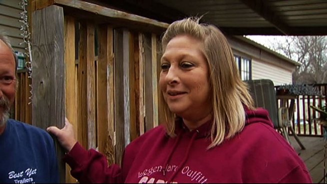 Linda White, 48, of Granbury, has apologized for calling 911 and asking for cigarettes.