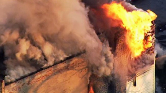 Firefighters battle massive blaze breaks out at 3100 W. Monroe,