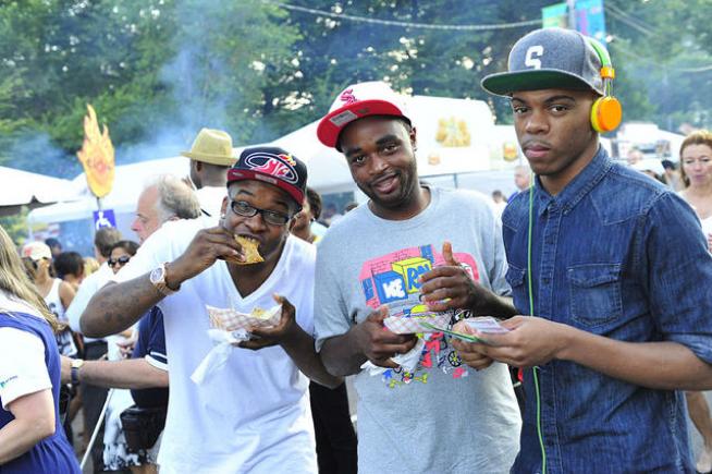 Vendors and patrons alike give  high marks to the Taste of Chicago kickoff day.