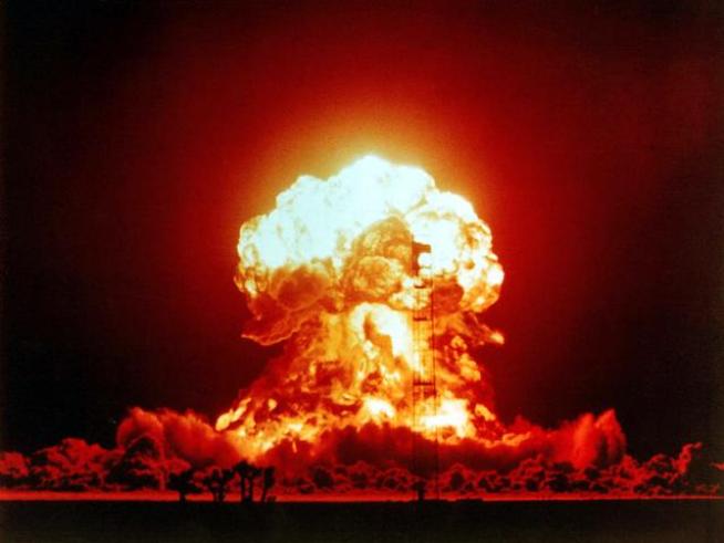Crowd Laughs at Nuclear Threat to Chicago