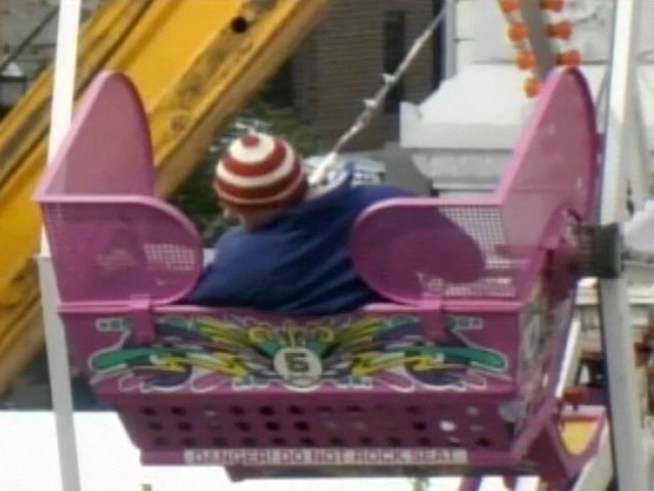 Ferris wheel riders are stuck for over 3 hours at a street festival in Racine Wis.
