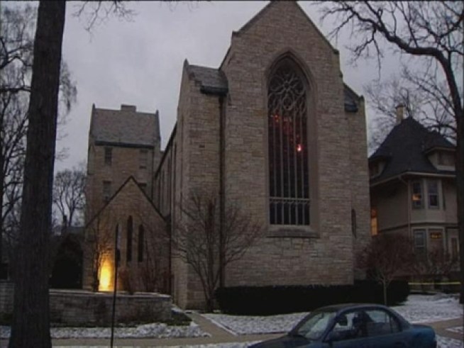 A NORTH SUBURBAN TOWN MOURNS THE DEATH OF A MOTHER.. AND HER TEENAGE SON.    POLICE BELIEVE HER HUSBAND GUNNED THEM BOTH DOWN IN A DOUBLE  MURDER SUICIDE.   THE BODIES WERE FOUND INSIDE A HOME IN THE 800 BLOCK OF GREENLEAF IN WILMETTE.