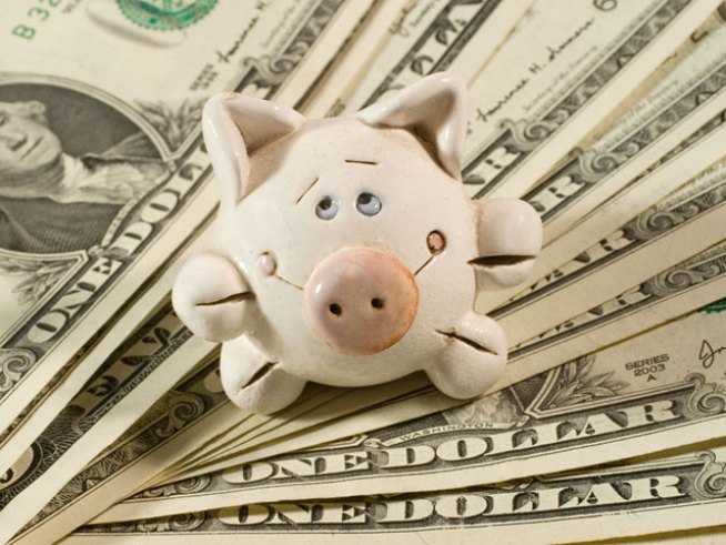 Wealthier people seem to avoid the pitfalls and plan their wealth strategies, acknowledging that reckless spending can derail savings plans.