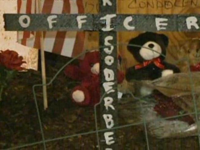 Officers and activists erect memorial in honor of Thor Soderberg