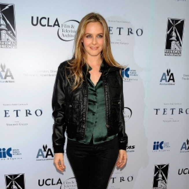 Alicia Silverstone, Laura Linney Set For Broadway