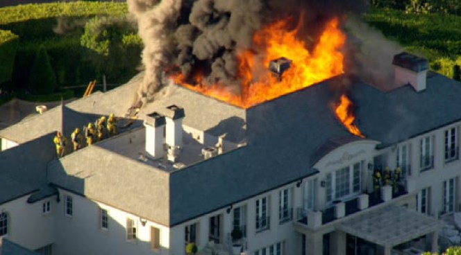 Flames ripped through a Beverly Hills mansion, which used to be owned by reality television star Lisa Vanderpump, Friday evening, sending billows of smoke in the sky around the gated community. It took about 100 firefighters, one of whom suffered a minor head injury, more than an hour to knock down the blaze. Janet Kwak reports from Beverly Hills for the NBC4 News at 11 p.m. on June 29, 2012.