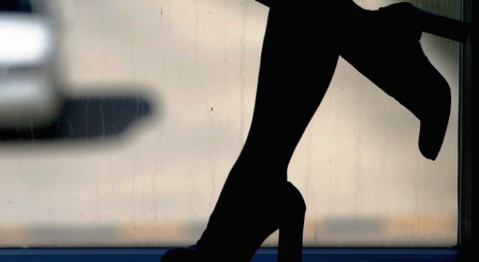 College Lap Dancers Send Cop to the Hospital