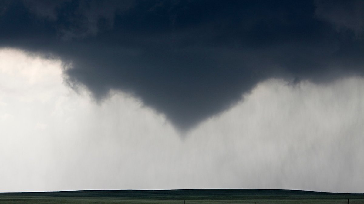 Funnel clouds spotted in Ottawa as storms approach Chicago area