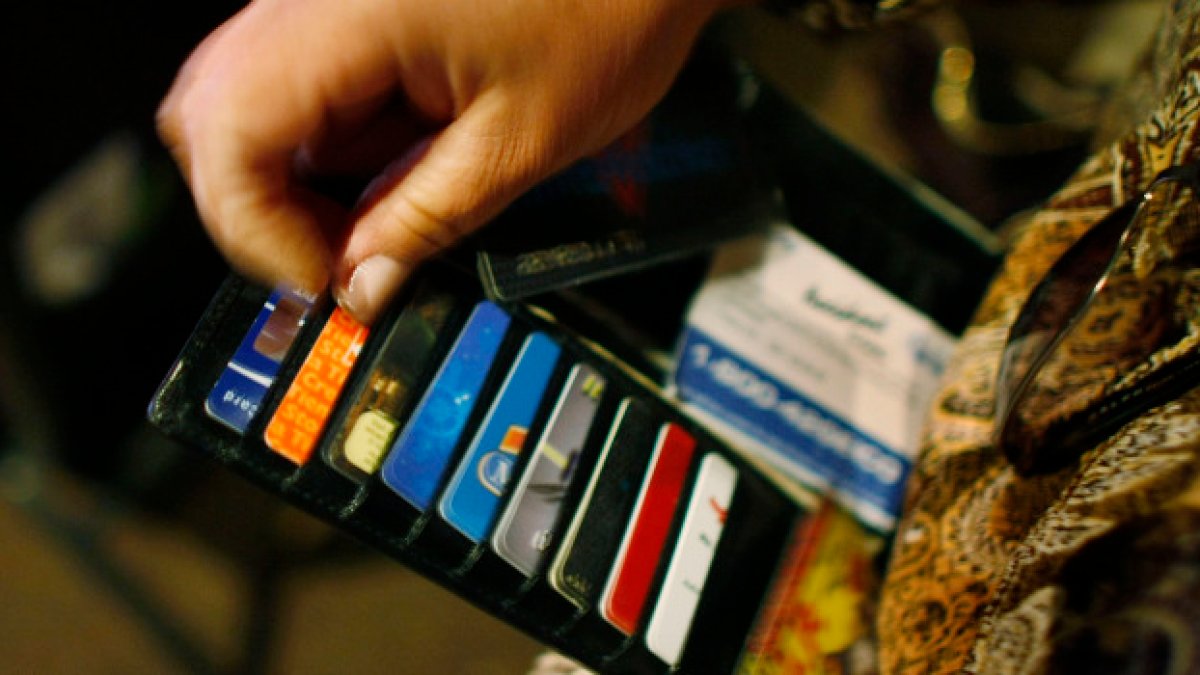 Suburban police warn of &lsquo;funeral scam targeting shoppers that charges their credit card thousands
