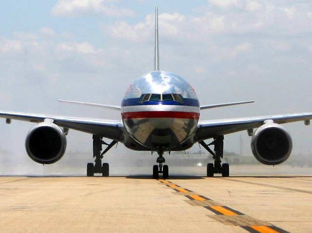 091509 American Airlines Plane