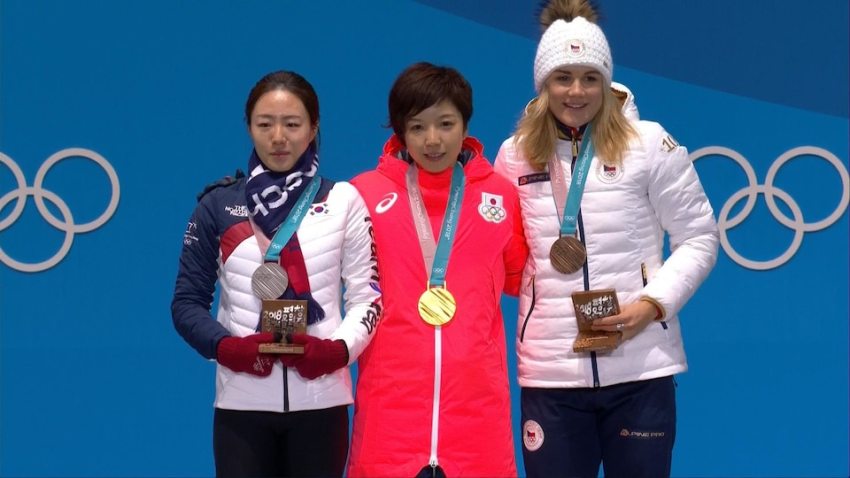 Nao Kodaira Receives Her Gold Medal From The Women S 500m Nbc Chicago