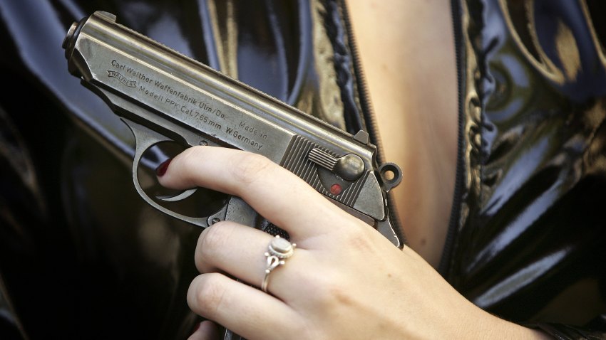 72331354PM004_Guns_From_Bon