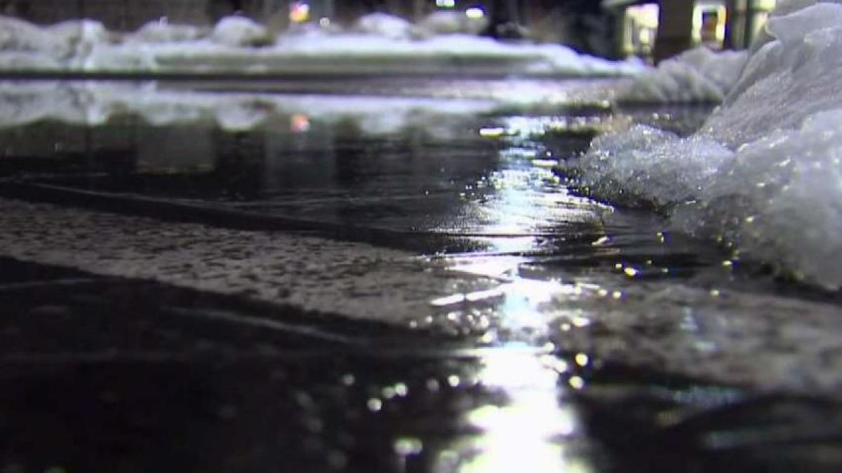 Multiple crashes reported in Chicago suburbs as police warn slick roads – NBC Chicago - Vimarsana News