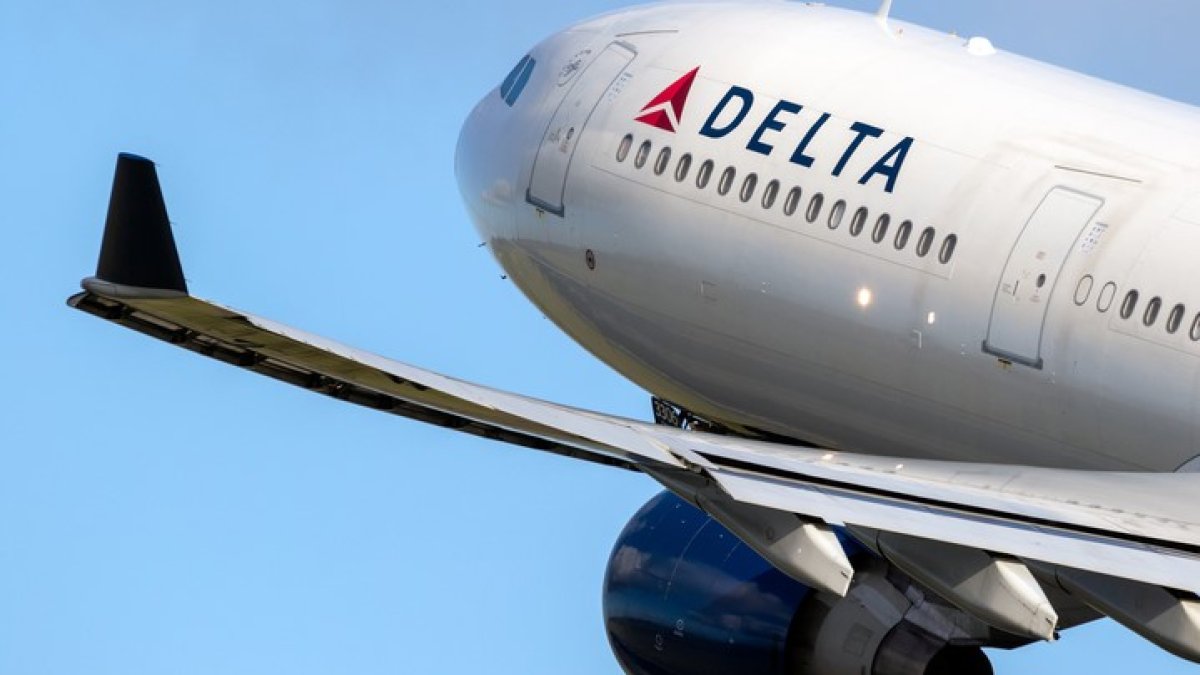 Worms caem sobre passageiros da Delta, forçando voo a retornar a Amsterdã – NBC Chicago